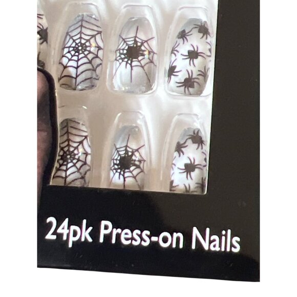 Halloween Essentials Spiderella 24pk Press-On Nails With Spider Web Design NEW - Picture 4 of 5